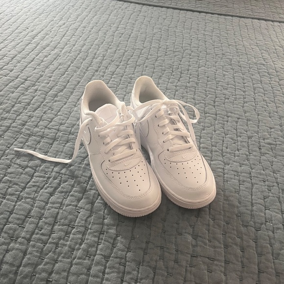 Nike airforce 1 size 1.5 boys - Picture 2 of 4